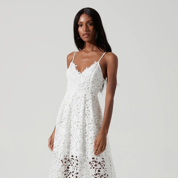 Astr Dresses & Skirts - ASTR The Label Lace A Line Midi Dress